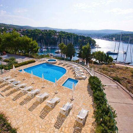 Apartment Milna - With Swimming Pool & Amazing Seaviews, Above Bijaka Beach Εξωτερικό φωτογραφία