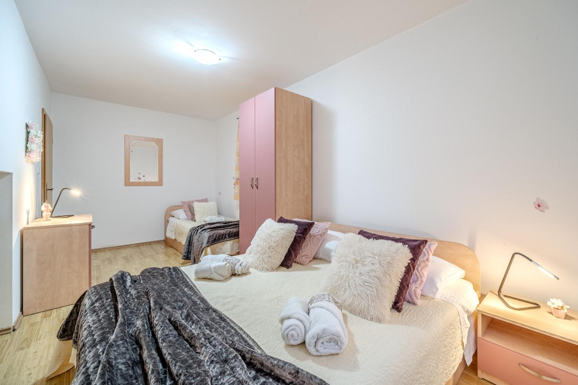 Apartment Milna - With Swimming Pool & Amazing Seaviews, Above Bijaka Beach Εξωτερικό φωτογραφία