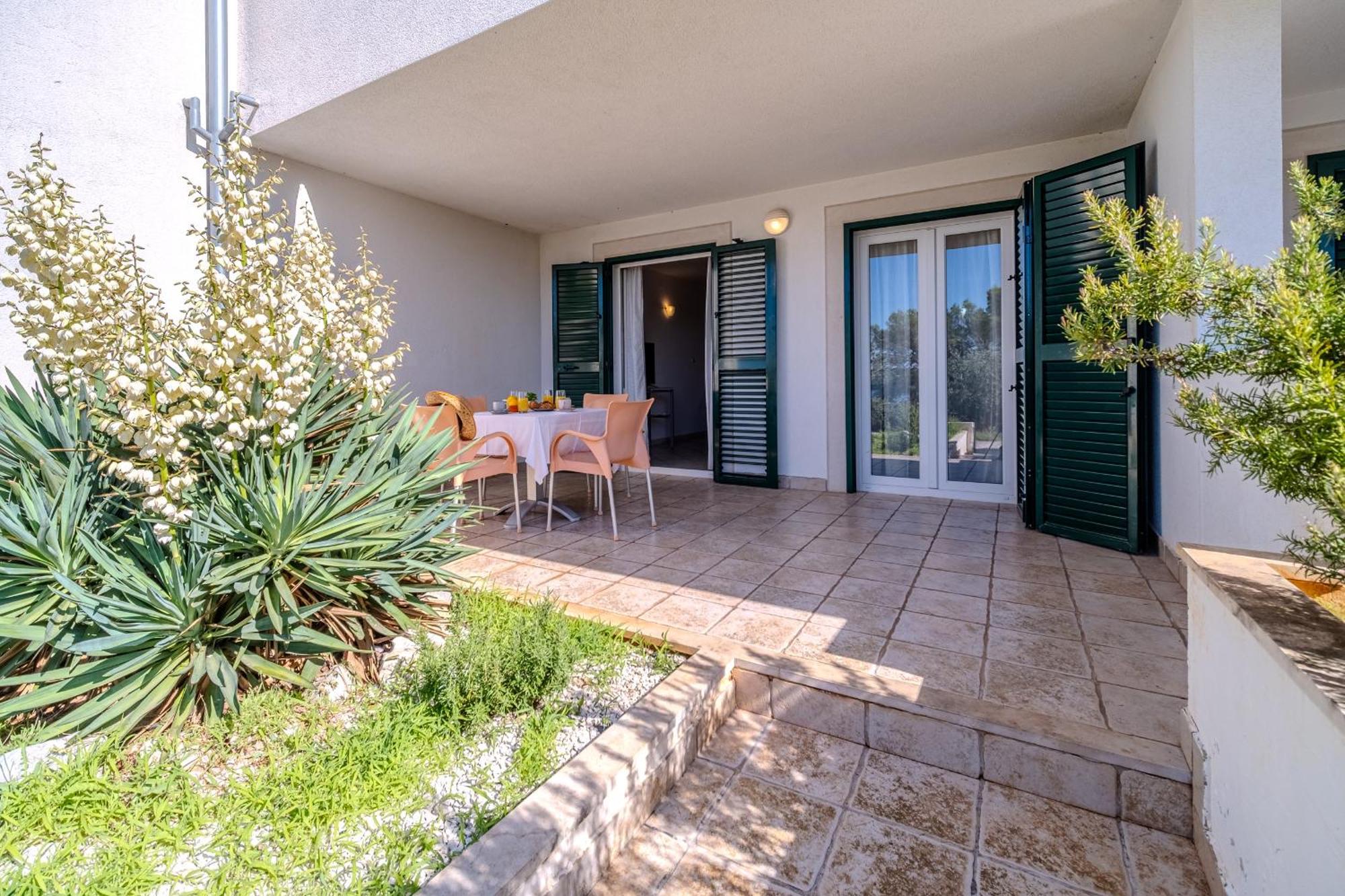 Apartment Milna - With Swimming Pool & Amazing Seaviews, Above Bijaka Beach Εξωτερικό φωτογραφία