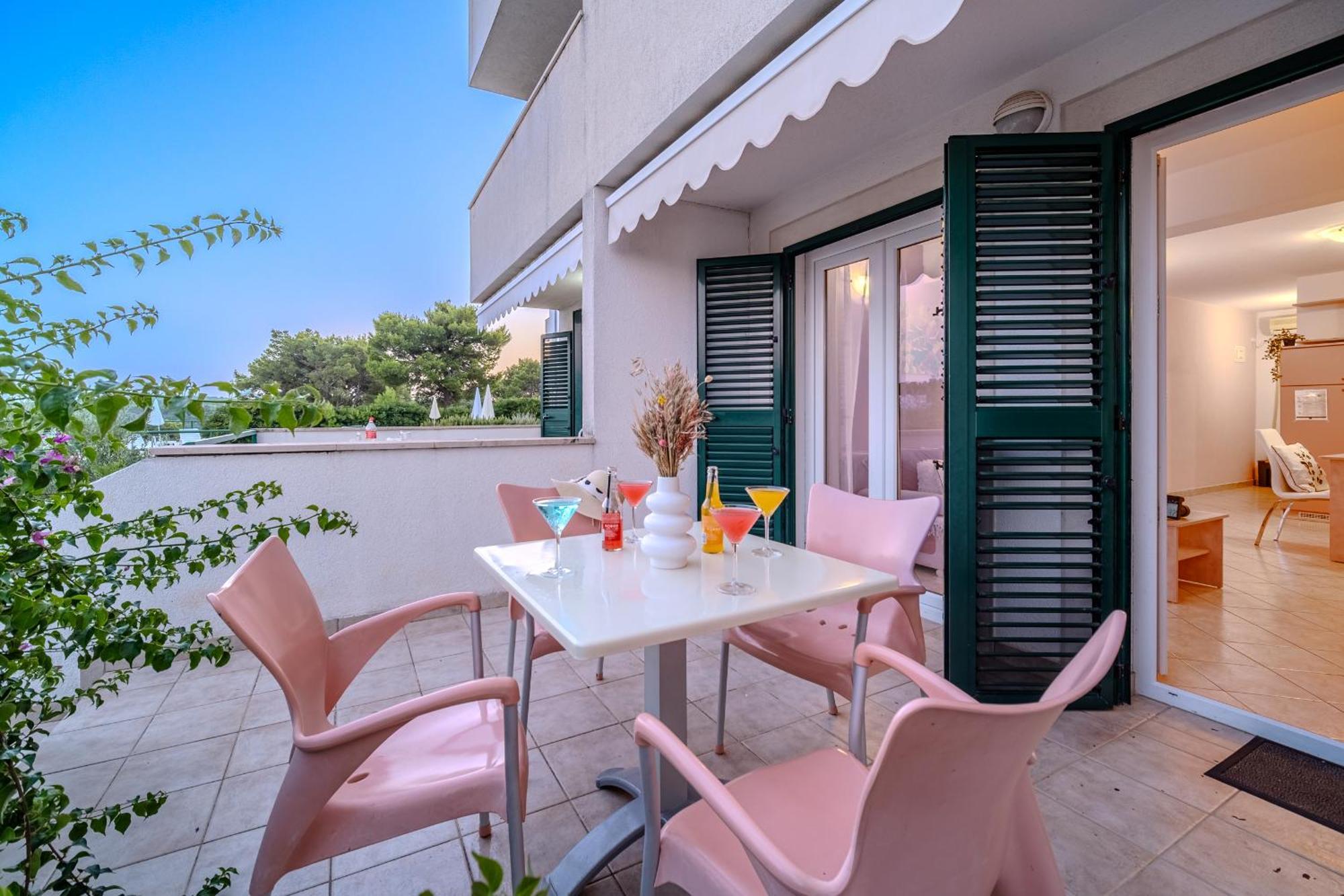Apartment Milna - With Swimming Pool & Amazing Seaviews, Above Bijaka Beach Εξωτερικό φωτογραφία