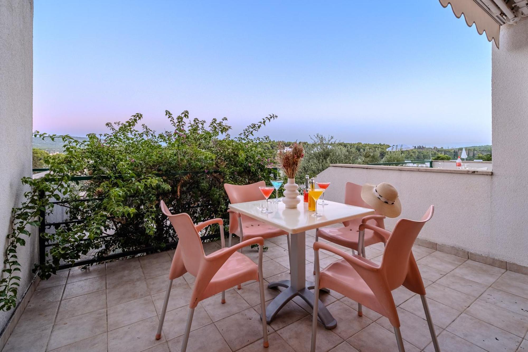 Apartment Milna - With Swimming Pool & Amazing Seaviews, Above Bijaka Beach Εξωτερικό φωτογραφία