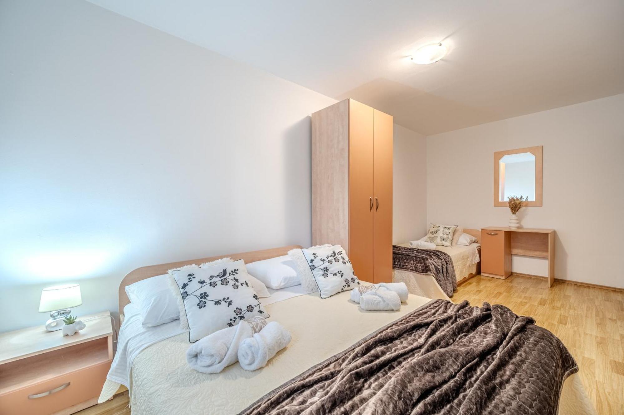 Apartment Milna - With Swimming Pool & Amazing Seaviews, Above Bijaka Beach Εξωτερικό φωτογραφία