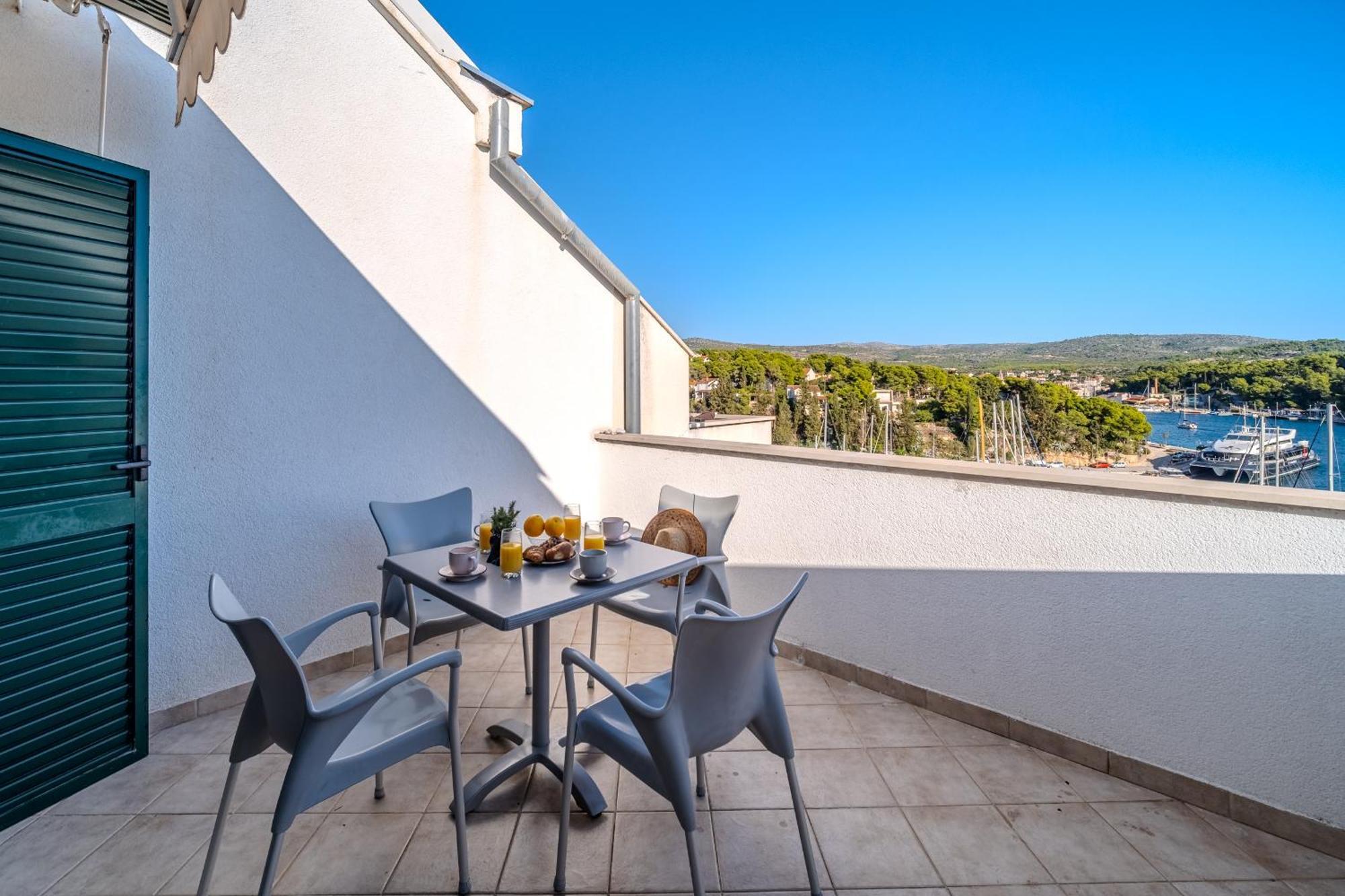 Apartment Milna - With Swimming Pool & Amazing Seaviews, Above Bijaka Beach Εξωτερικό φωτογραφία