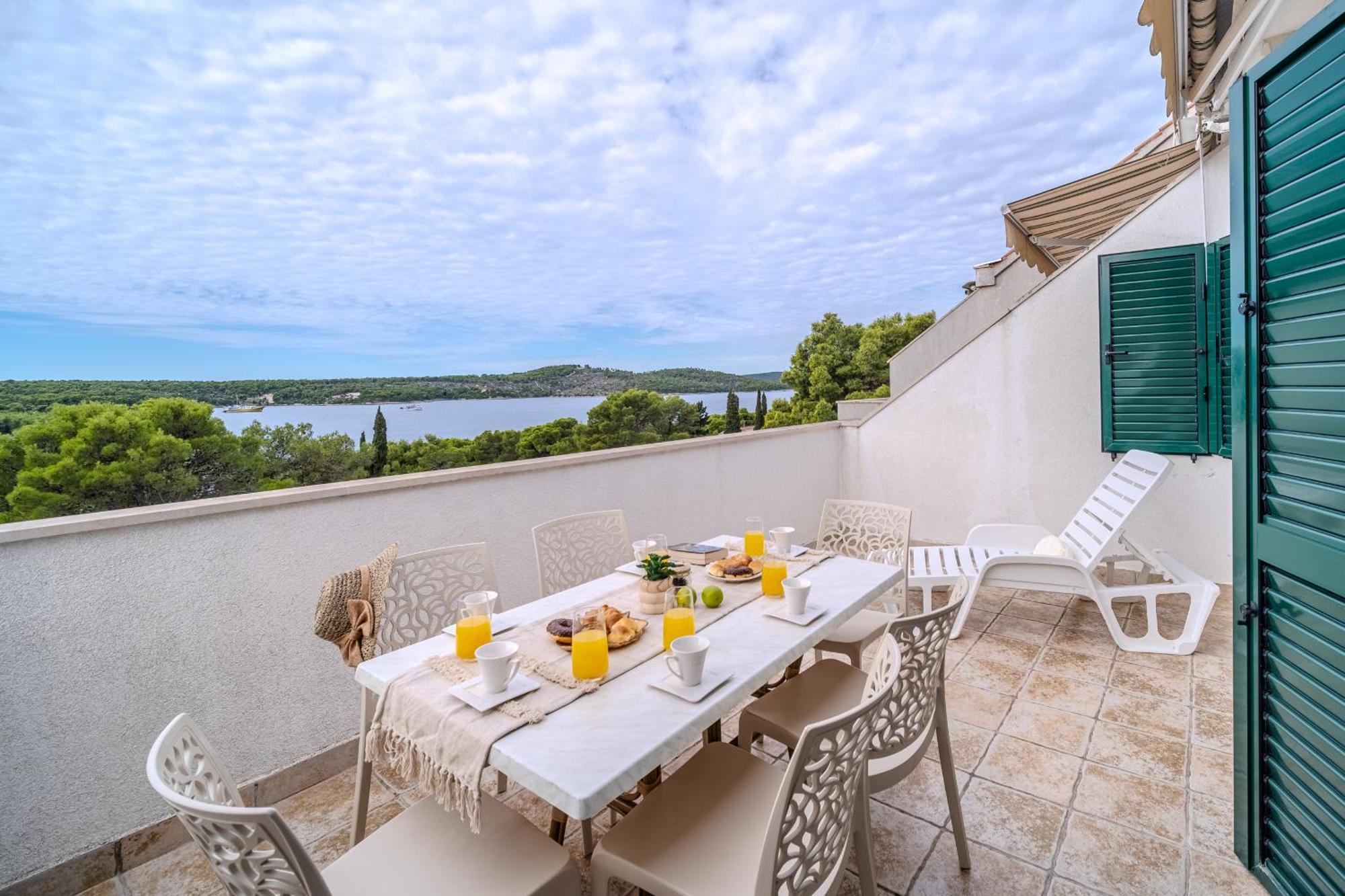 Apartment Milna - With Swimming Pool & Amazing Seaviews, Above Bijaka Beach Εξωτερικό φωτογραφία