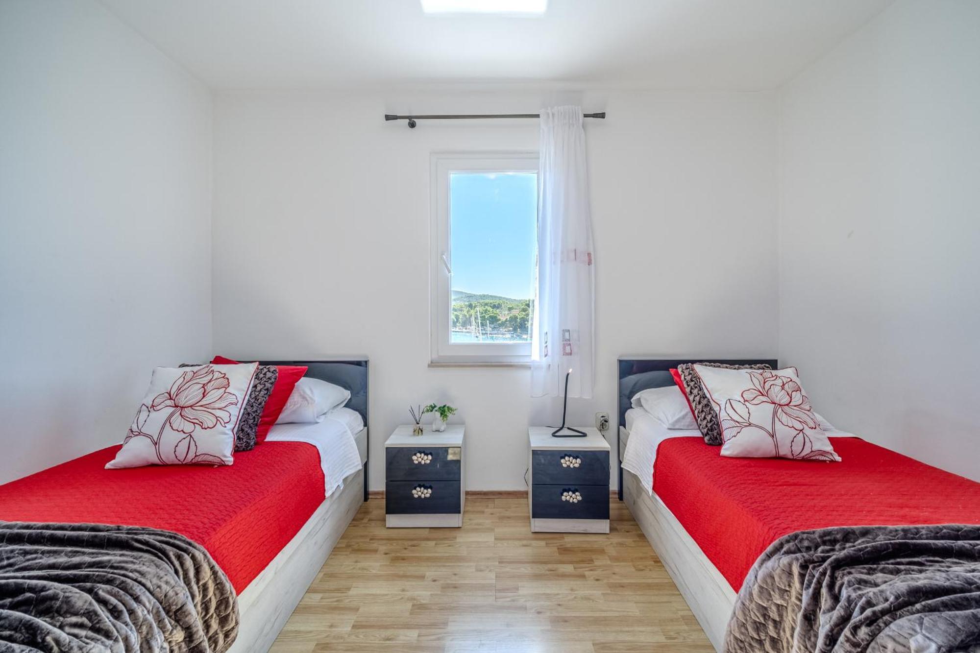 Apartment Milna - With Swimming Pool & Amazing Seaviews, Above Bijaka Beach Εξωτερικό φωτογραφία