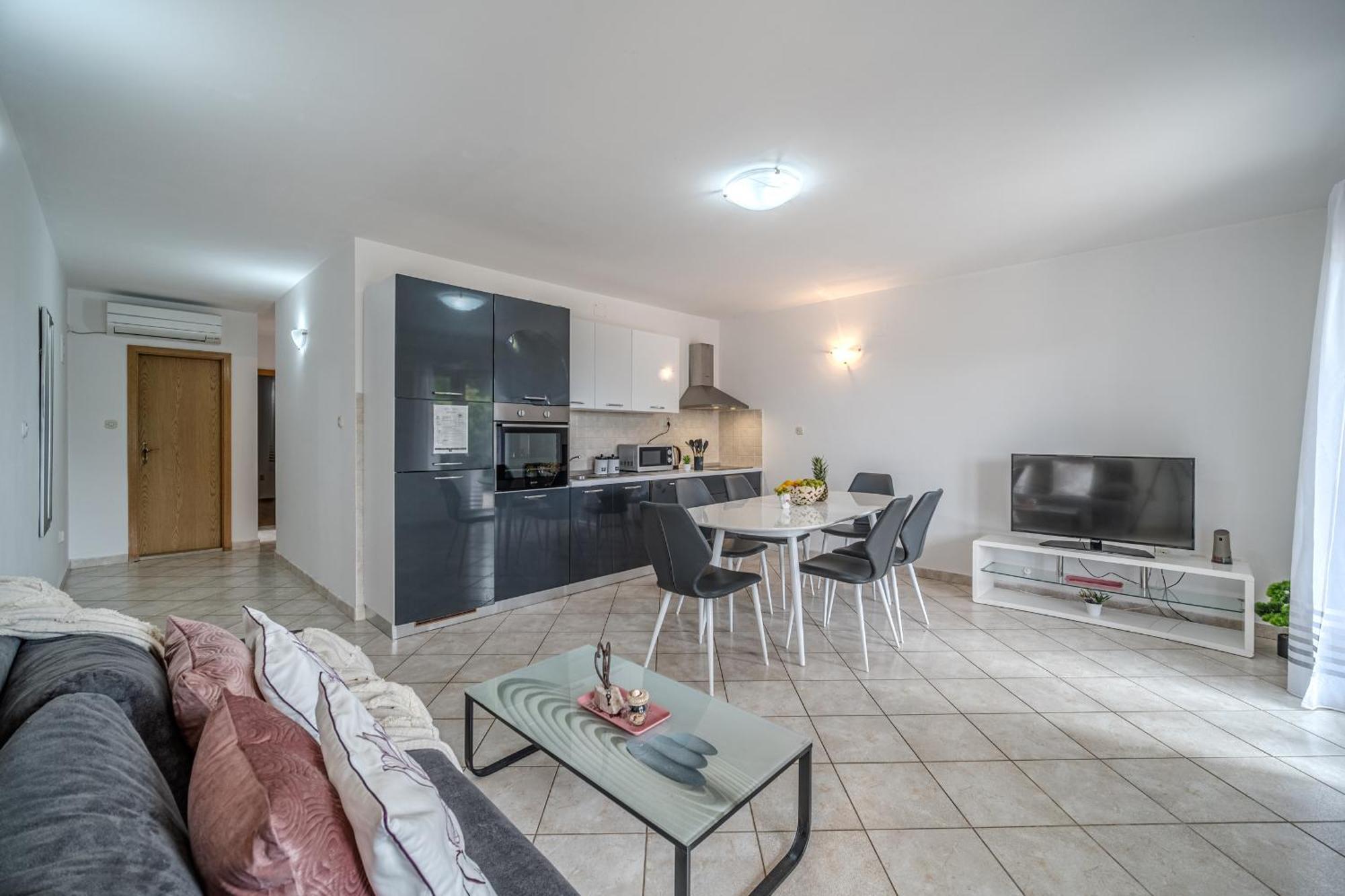 Apartment Milna - With Swimming Pool & Amazing Seaviews, Above Bijaka Beach Εξωτερικό φωτογραφία