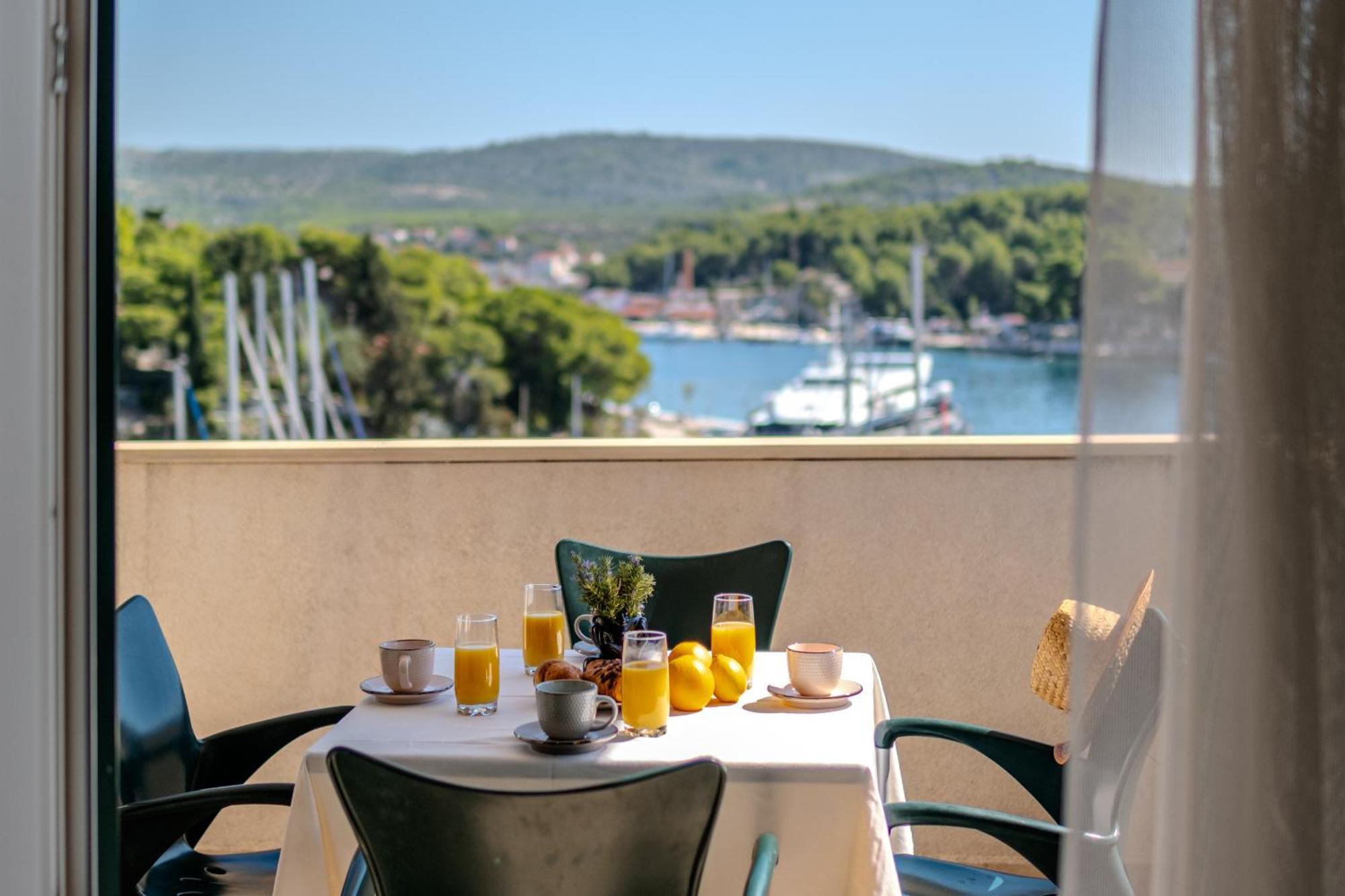 Apartment Milna - With Swimming Pool & Amazing Seaviews, Above Bijaka Beach Εξωτερικό φωτογραφία