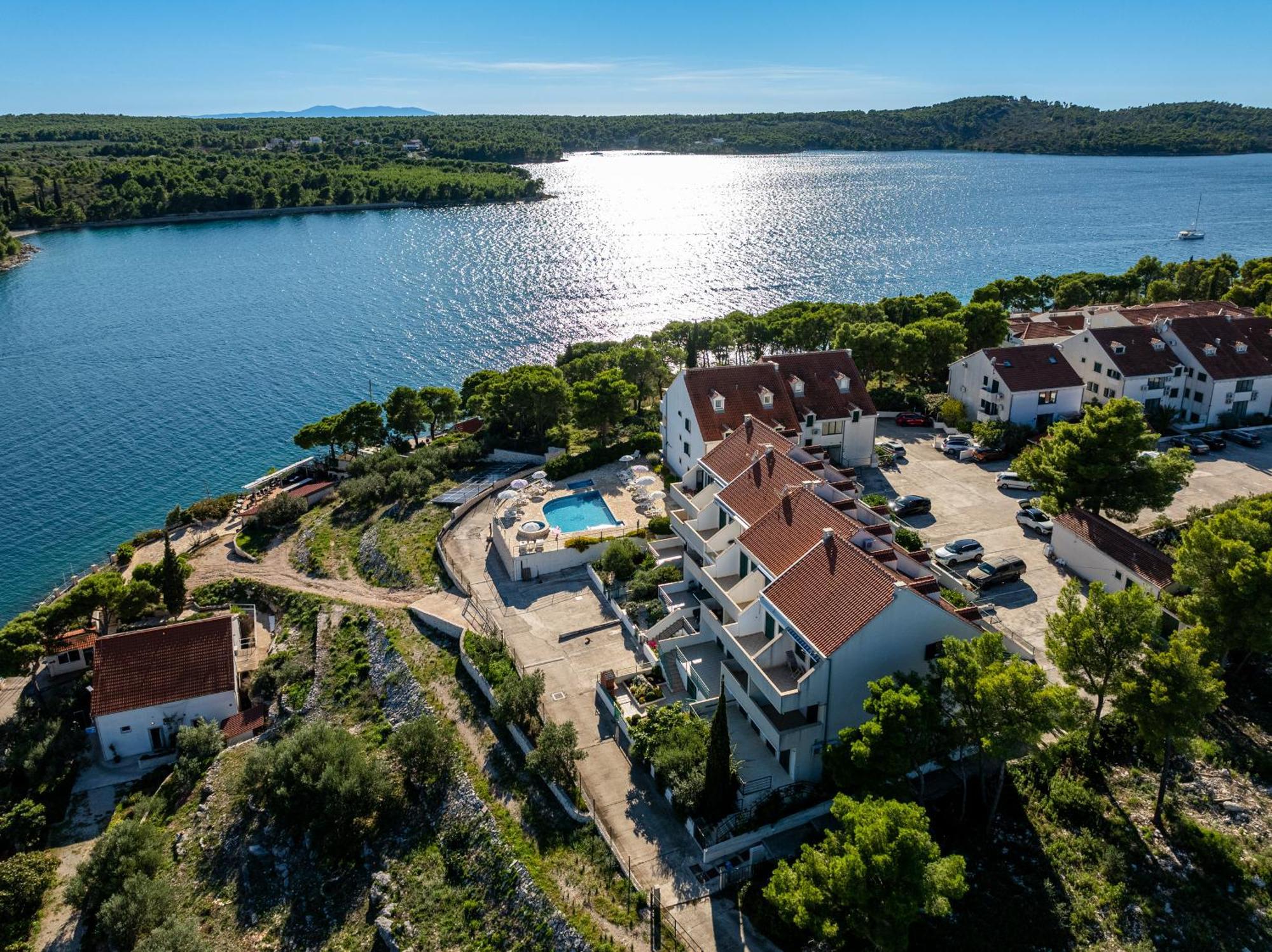 Apartment Milna - With Swimming Pool & Amazing Seaviews, Above Bijaka Beach Εξωτερικό φωτογραφία