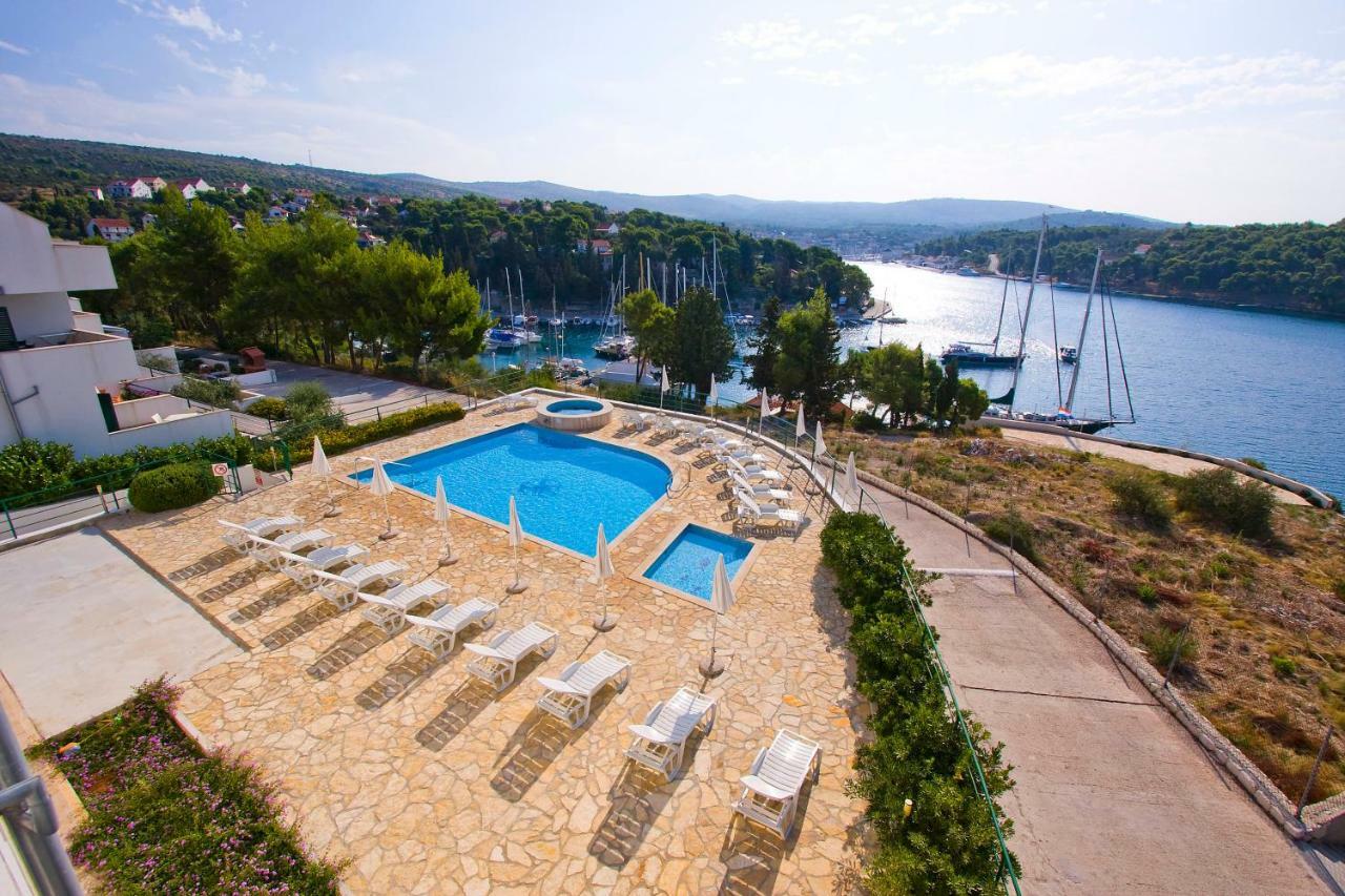 Apartment Milna - With Swimming Pool & Amazing Seaviews, Above Bijaka Beach Εξωτερικό φωτογραφία